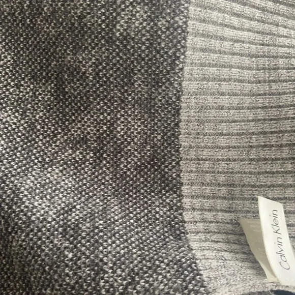 Calvin Klein reversible scarf - Picture 9 of 13